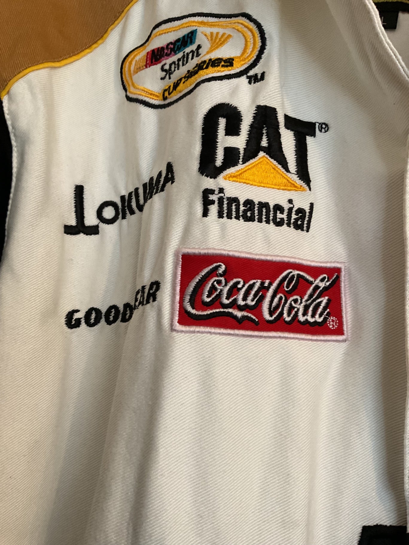 Vintage Cat NASCAR, Jacket, JH Design voll bestickt, seltene Sprint Cup Ära. Weißer CAT-Look. In ungewöhnlich gutem Zustand, Sammlerstück und Statement-Piece.