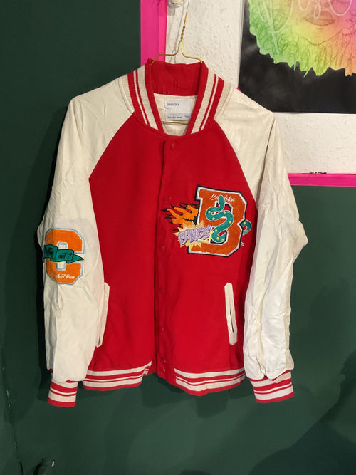 Bershka Varsity Jacket, Auffällige College-Jacke, Y2K&Streetstyle 