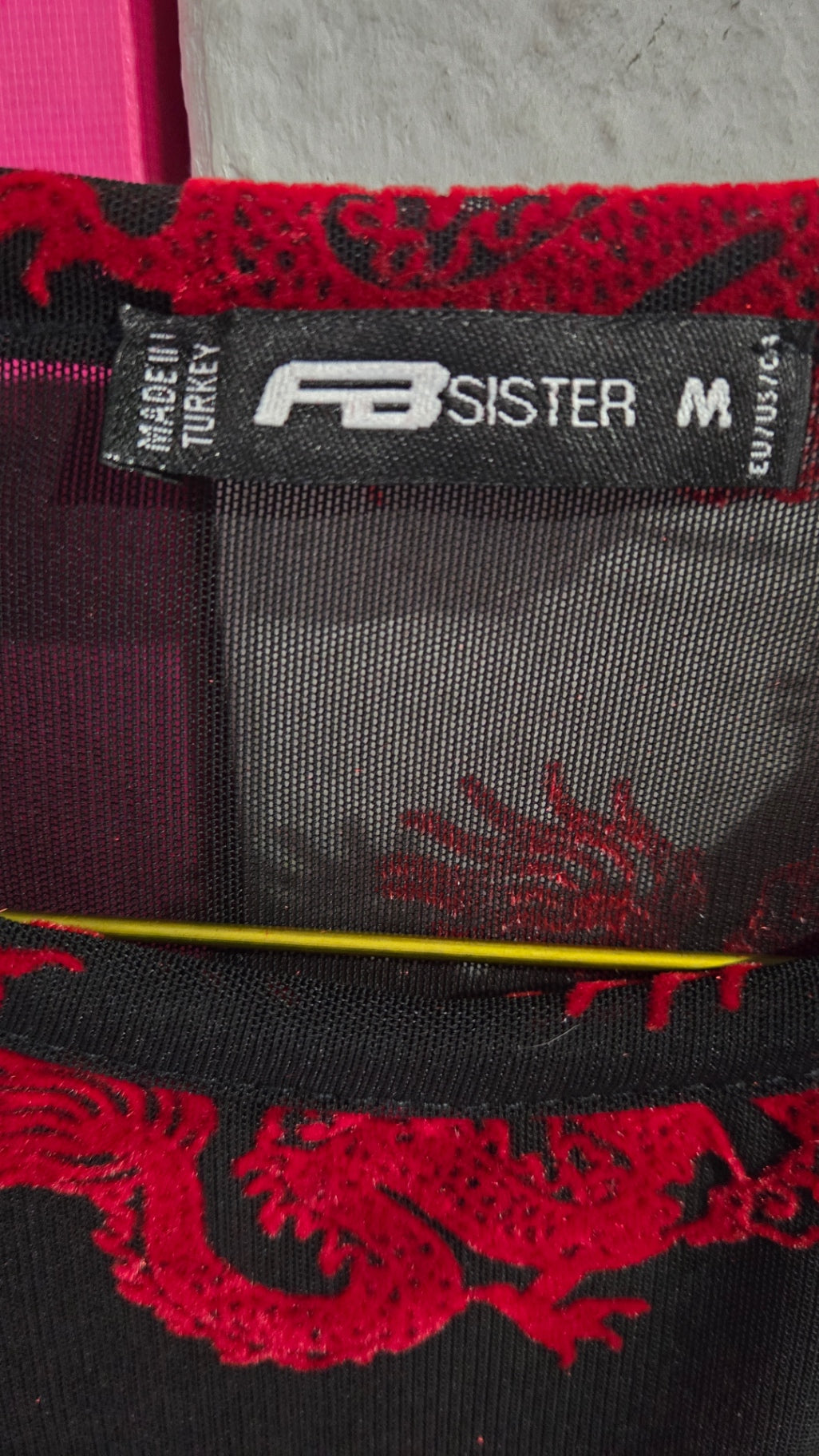 Y2K FB Sister Bluse M Schwarz und Rot mit Drachen Muster