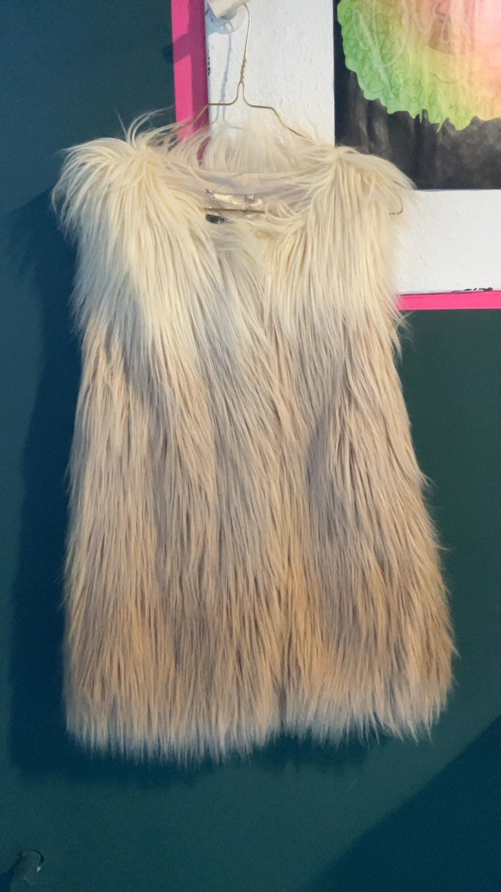 Creamy Fake Fur Weste, Y2K, Snow Glam, Aprés Ski