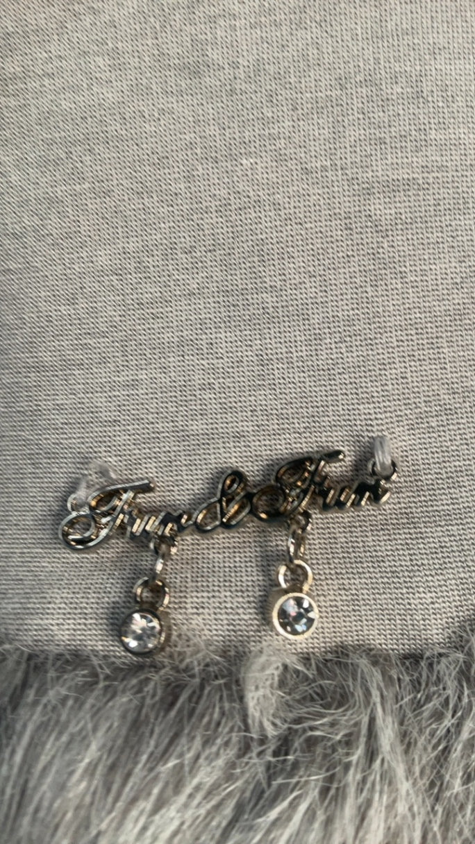 Fluffy Y2K Faux Fur, Silber-Grau, Weste mit Strass-Details, Après Ski approved