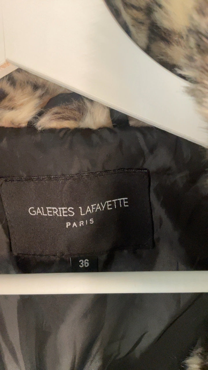 Leo Faux Fur Jacke, Y2K Style - warm, weich und perfekt für Aprés Ski