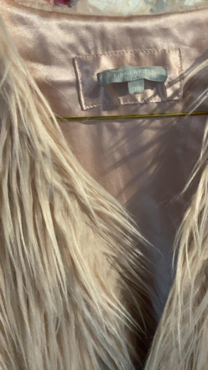 Rosa Y2K Faux-Fur Weste, Y2K, Glam & Statement